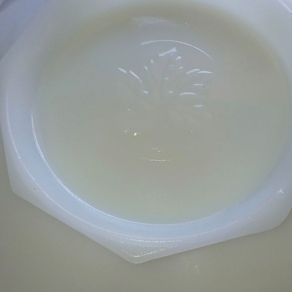 Vintage Anchor Hocking Milk Glass Bowl with Gold Trim Grape Pattern - Picture 8 of 8
